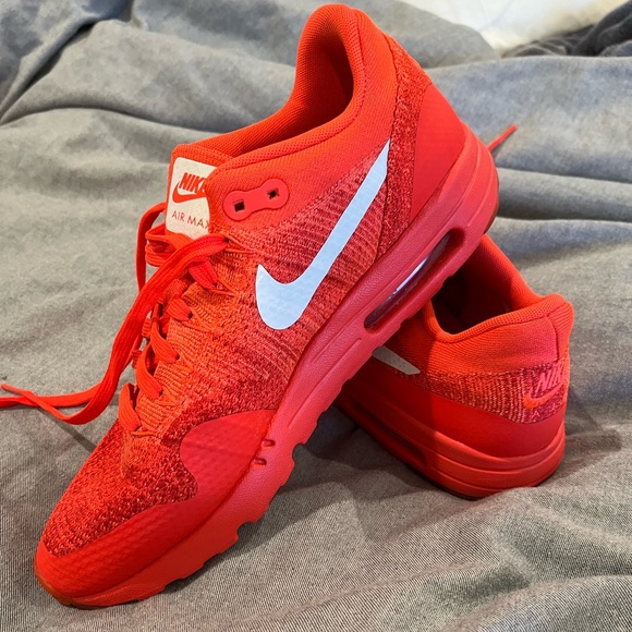 Nike Air Max - Size 11 - LIKE NEW - Picture 1 of 3